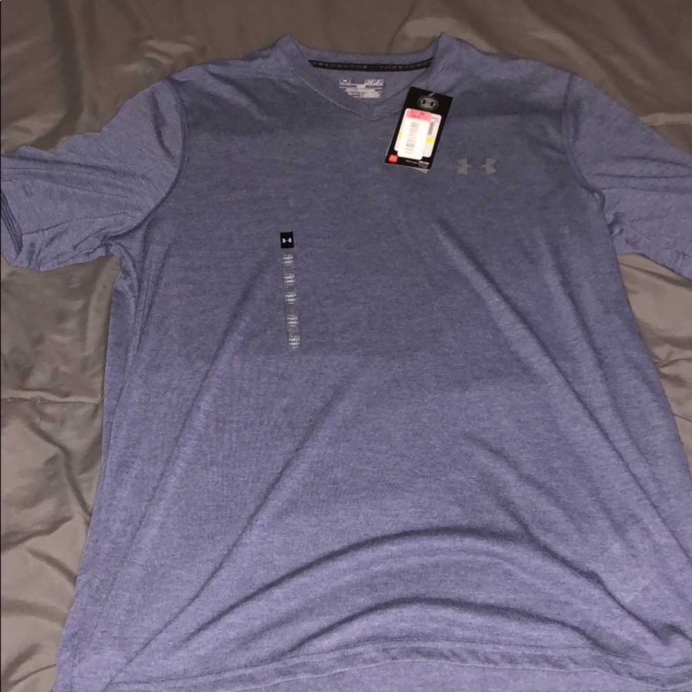 V neck Under Armour t-shirt